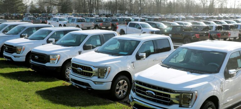 Ford llama a revisión 518.993 coches en EEUU por riesgo de incendio del motor
