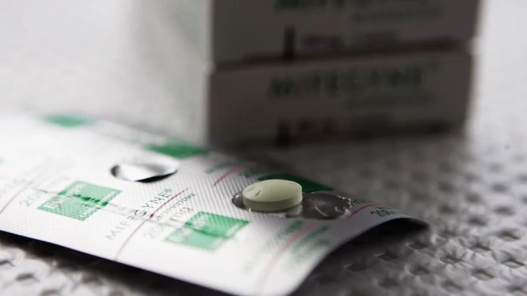 FDA en USA permitirá a las farmacias vender pastillas abortivas
