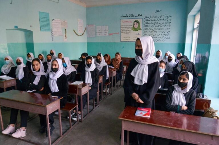 Más de un centenar de alumnas son envenenadas en varios colegios de Irán