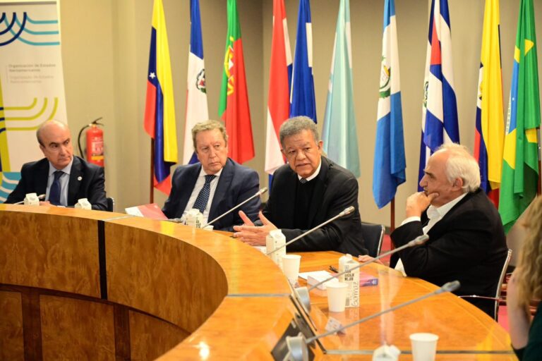 Leonel y otros expresidentes debaten en Madrid sobre desafíos actuales de la región iberoamericana