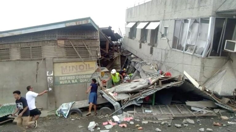 Fuerte sismo de magnitud 6,7 sacude el sur de Filipinas